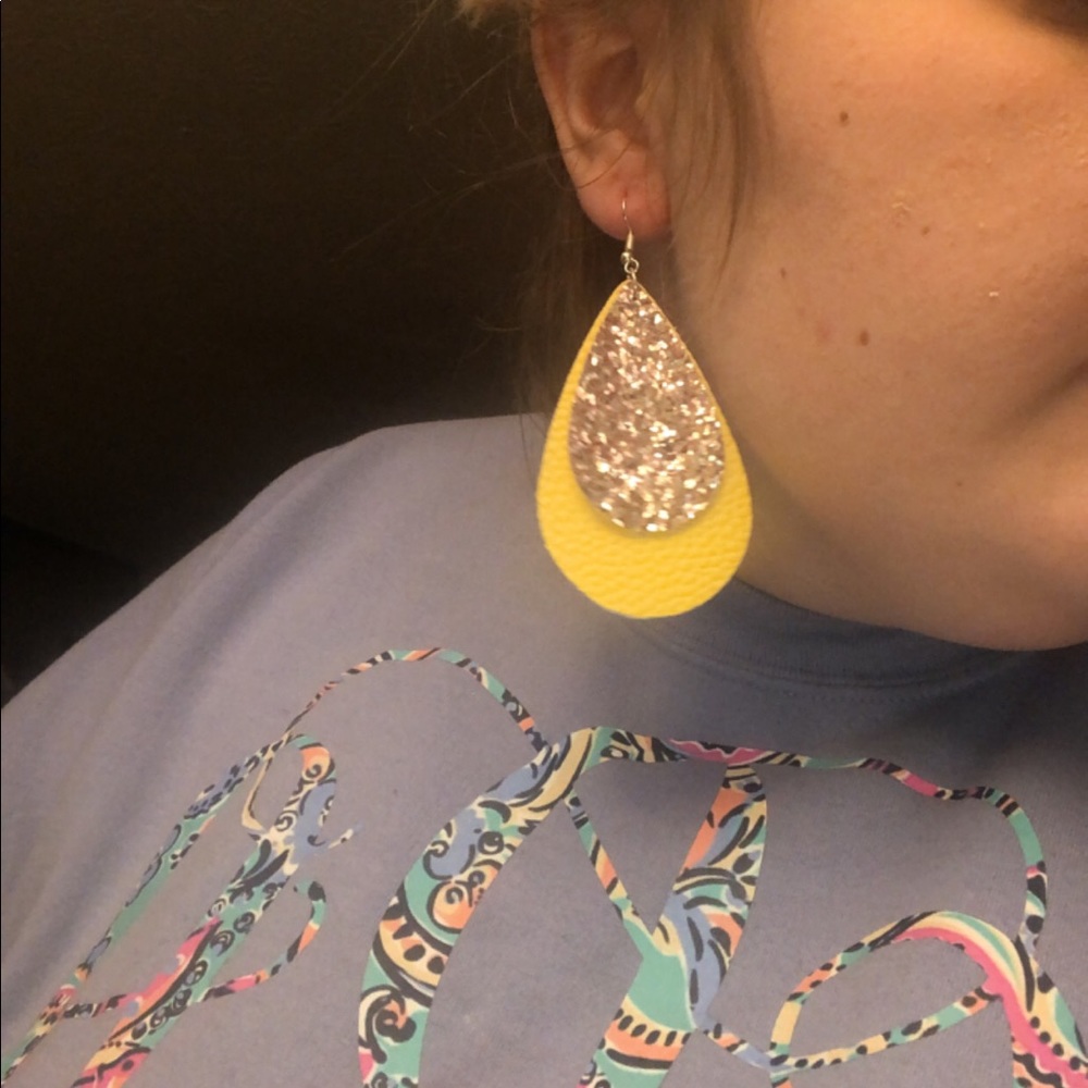 Leather earring! 💕 - Picture 8 of 8